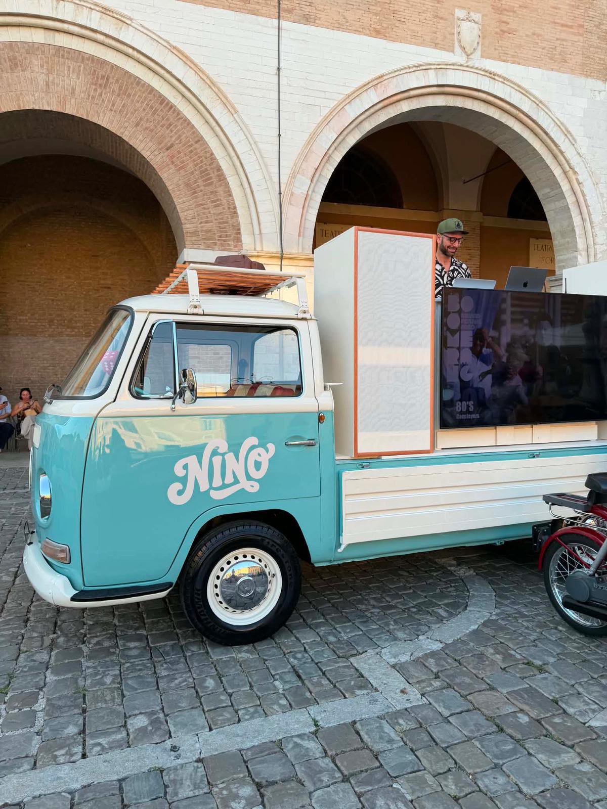Nino il Furgoncino - dj set itinerante